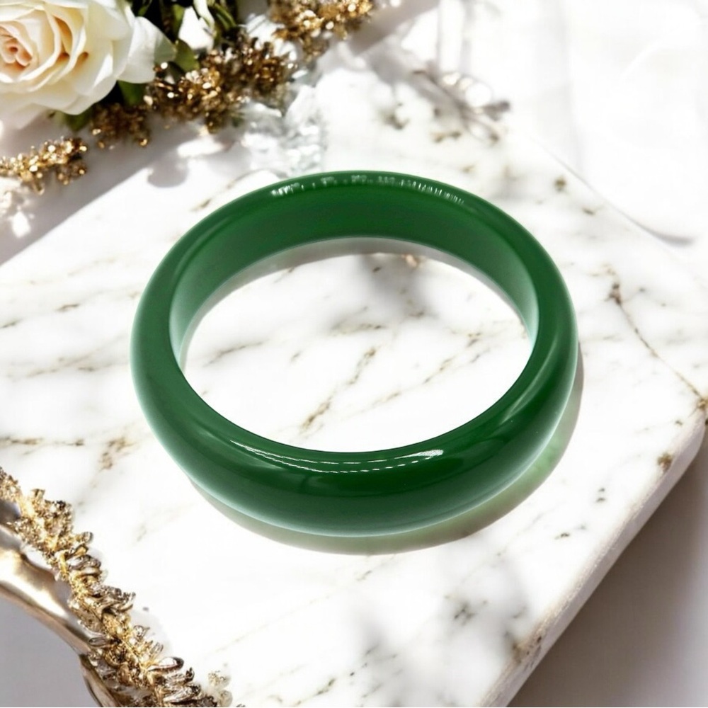 IMPERIAL JADE BANGLE (GRADE AAA)